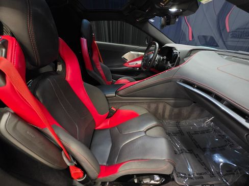 Used 2023 Chevrolet Corvette Stingray Preferred Cpe w/ Z51 Performance Package RWD image 2