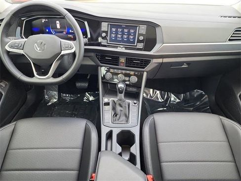 Certified 2023 Volkswagen Jetta SE image 17