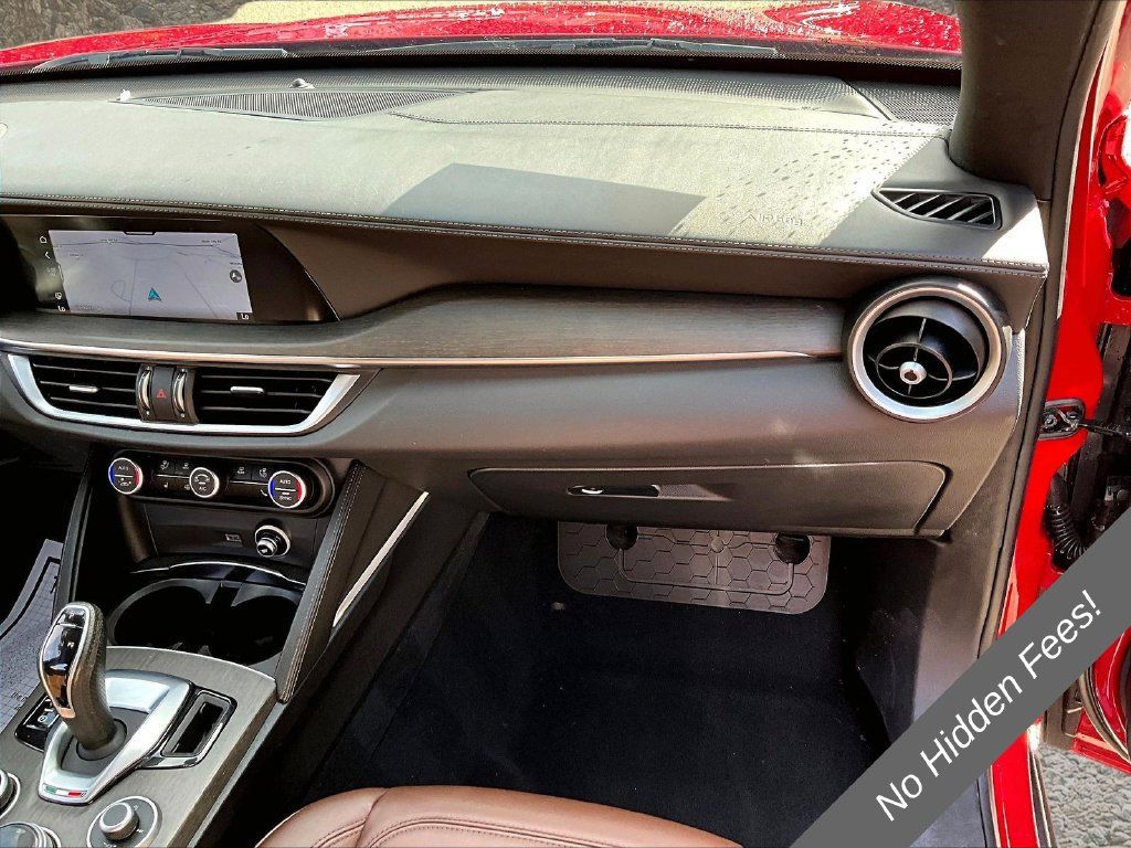Used 2023 Alfa Romeo Stelvio Ti AWD/4WD image 15