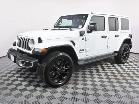 Used 2025 Jeep Wrangler Unlimited Sahara AWD/4WD image 2