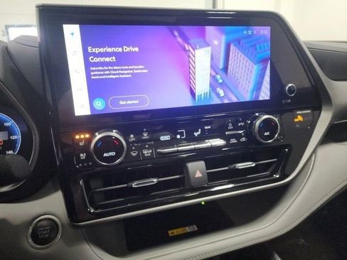 Used 2024 Toyota Highlander Platinum image 33