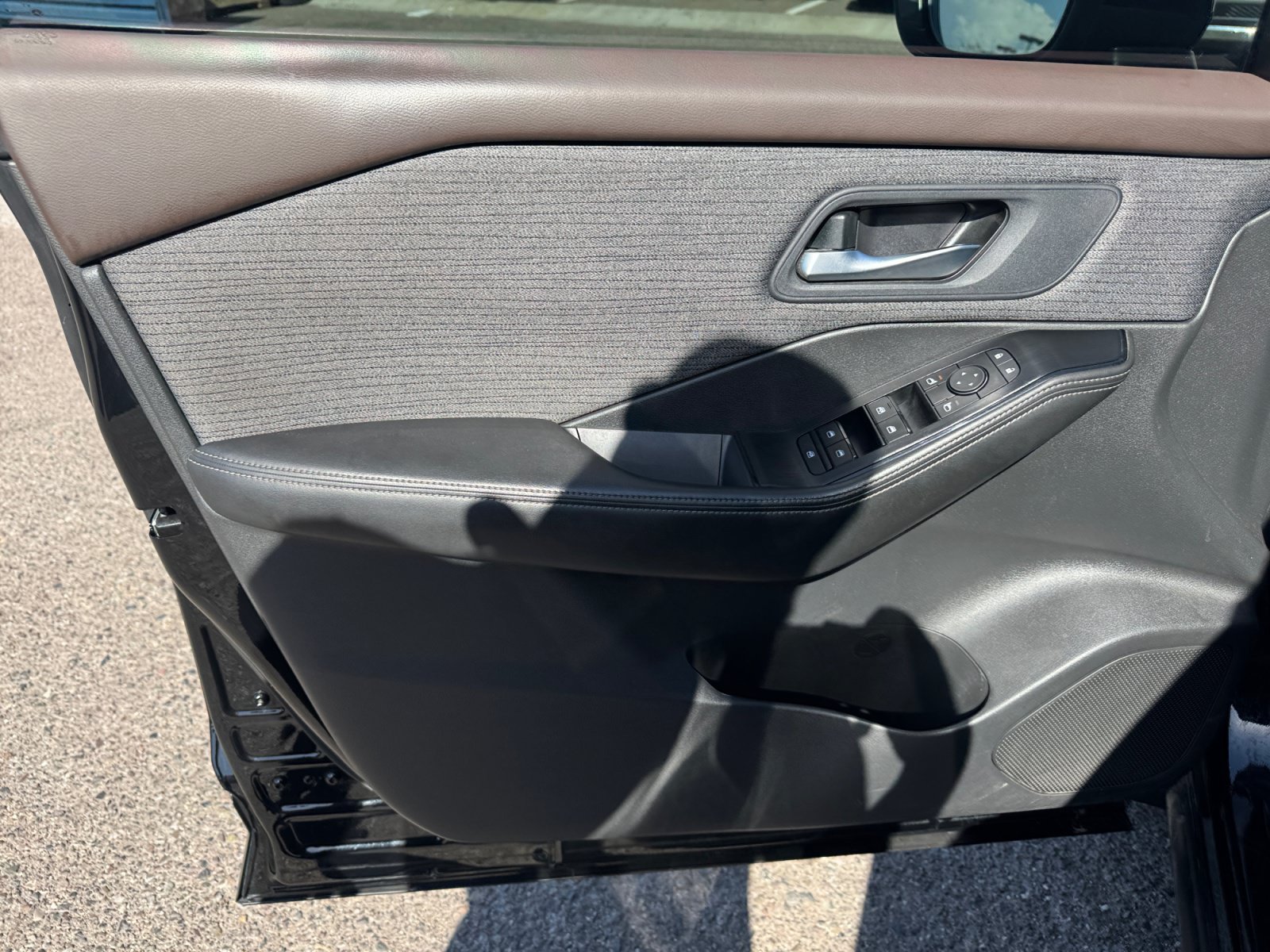 Used 2022 Nissan Rogue SV AWD/4WD image 11