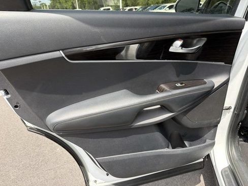 Used 2020 Kia Sorento LX FWD image 12