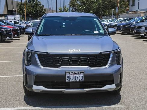 Certified 2025 Kia Sorento LX FWD image 3