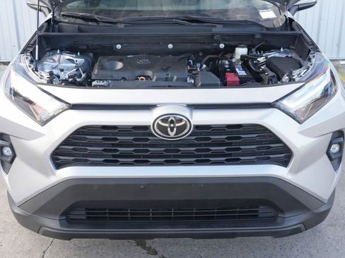 Used 2022 Toyota RAV4 XLE Premium image 7
