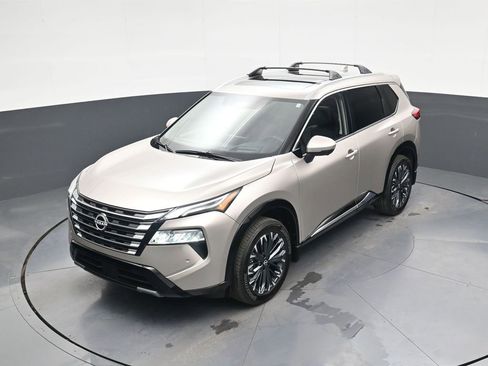 Used 2025 Nissan Rogue Platinum w/ Platinum Premium Package FWD image 25