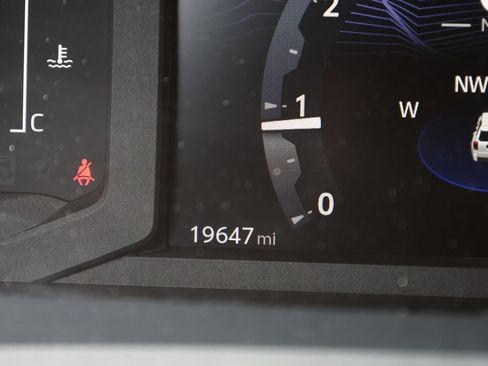 Used 2025 Toyota 4Runner SR5 AWD/4WD image 36