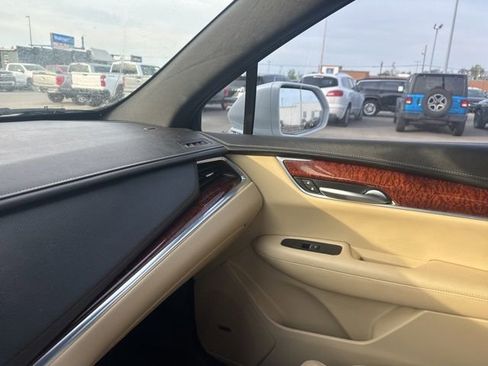 Used 2019 Cadillac XT5 Luxury image 25