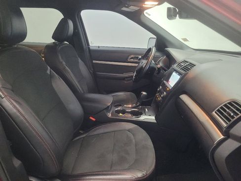 Used 2019 Ford Explorer XLT w/ Equipment Group 202A FWD image 21