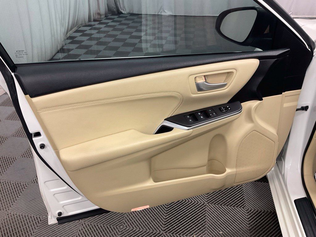 Used 2016 Toyota Camry XLE FWD image 13