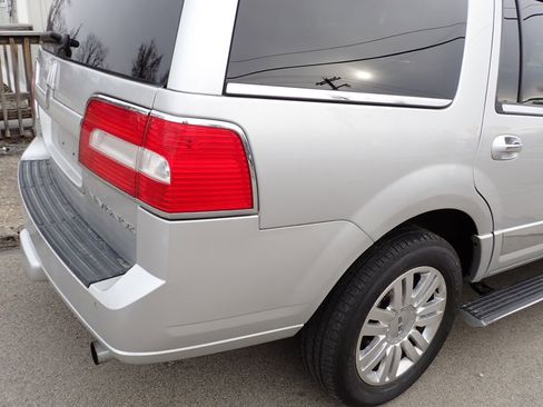 Used 2011 Lincoln Navigator 4WD image 15