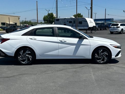 Certified 2025 Hyundai Elantra SEL w/ Cargo Package FWD image 3