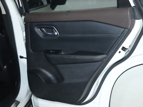 Certified 2021 Nissan Rogue Platinum image 36