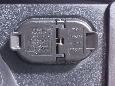 Used 2020 Toyota Tacoma SR image 32