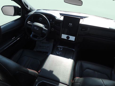 Used 2022 Ford Expedition Limited image 10