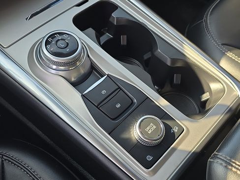 Used 2022 Ford Explorer XLT w/ Equipment Group 202A image 28