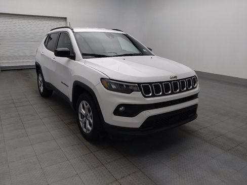 Used 2025 Jeep Compass Latitude AWD/4WD image 14