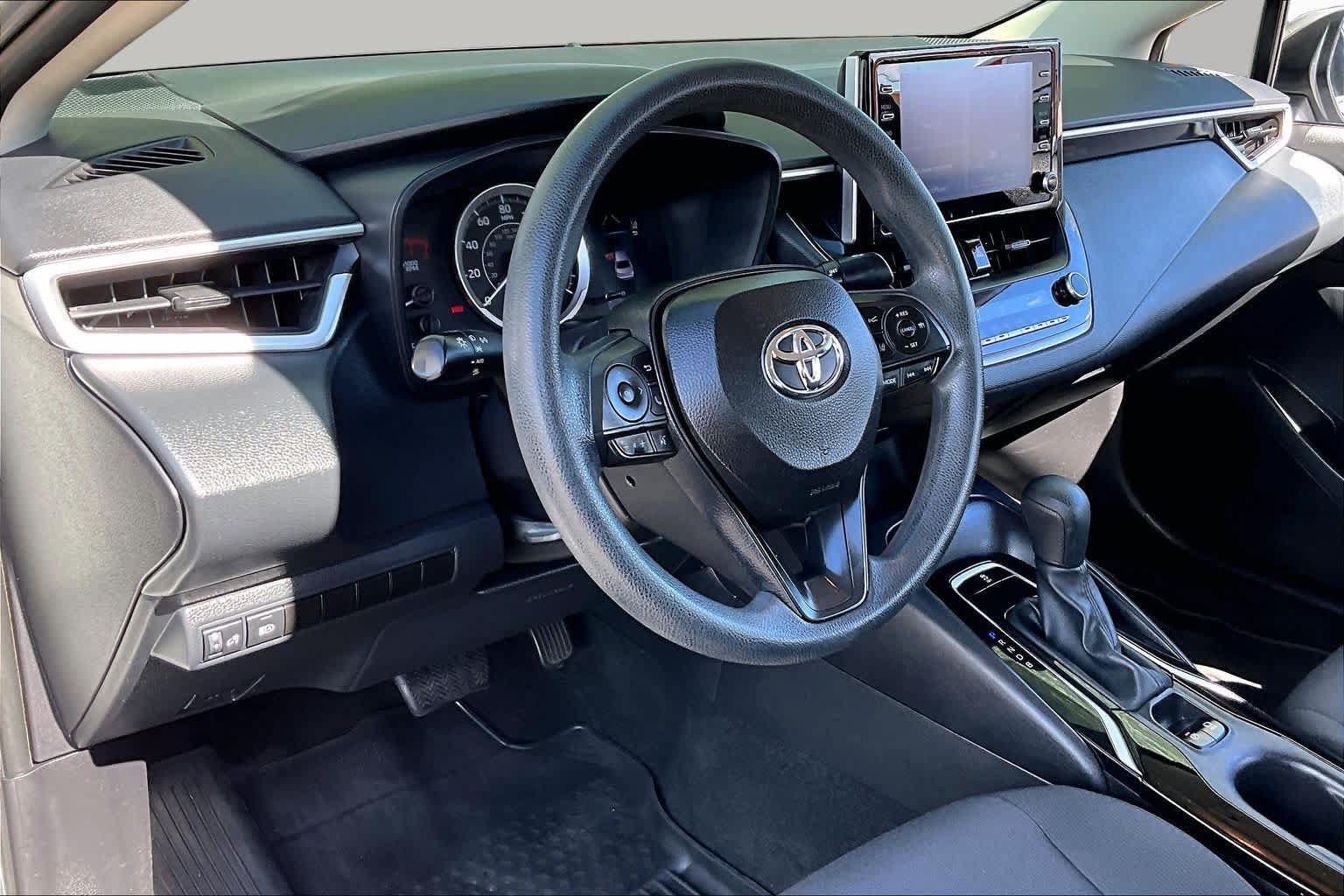 Used 2020 Toyota Corolla LE FWD image 17