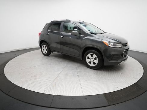 Used 2019 Chevrolet Trax LT w/ LT Convenience Package image 13