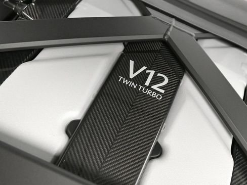 Used 2025 Aston Martin Vanquish image 39