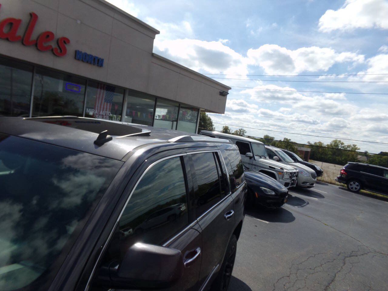 Used 2015 GMC Yukon Denali w/ Touring Package AWD/4WD image 40