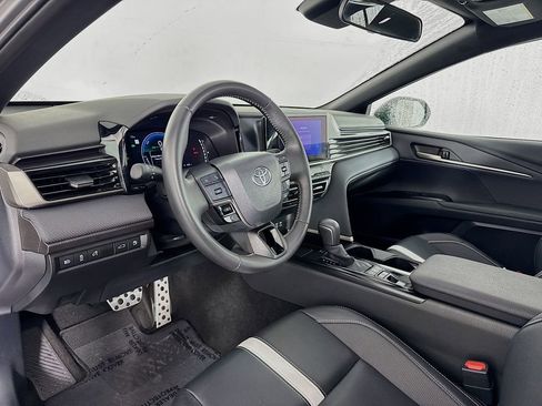 Used 2025 Toyota Camry SE image 12