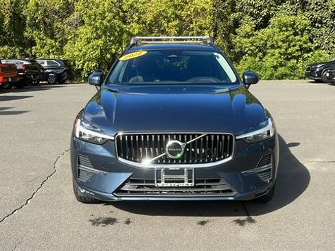 Used 2022 Volvo XC60 B5 Momentum w/ Climate Package image 2