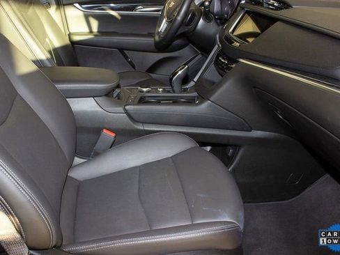 Used 2025 Cadillac XT5 Premium Luxury image 10