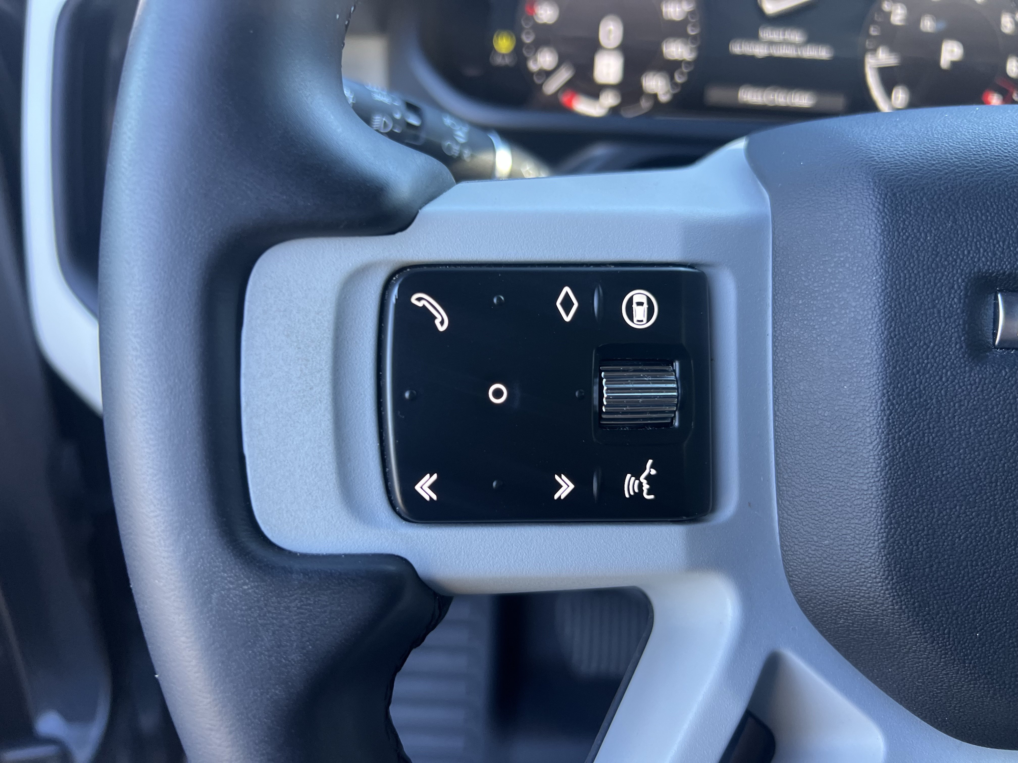 Certified 2024 Land Rover Defender 110 X-Dynamic SE AWD/4WD image 20