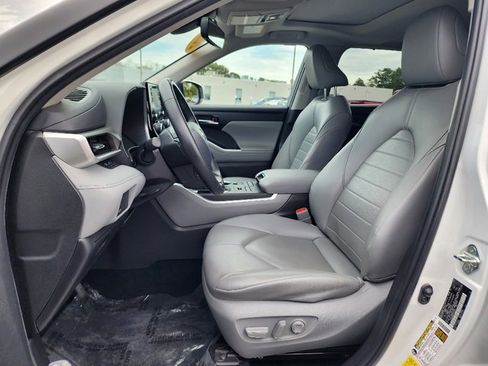 Used 2022 Toyota Highlander XLE image 21