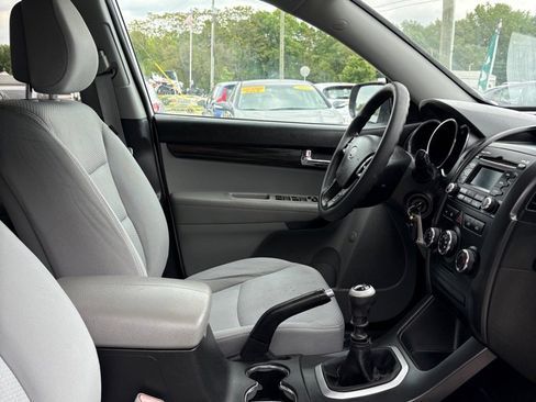 Used 2011 Kia Sorento 2WD image 14