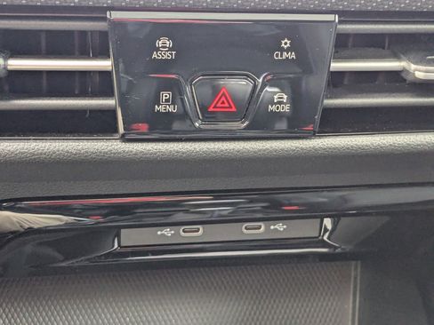 Used 2024 Volkswagen Golf R image 25