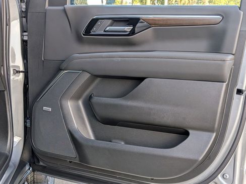 New 2026 Chevrolet Suburban High Country RWD image 19