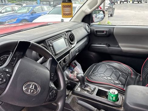 Used 2019 Toyota Tacoma SR AWD/4WD image 11