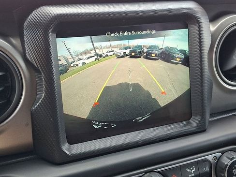 Certified 2023 Jeep Wrangler Unlimited w/ Cold Weather Group image 20