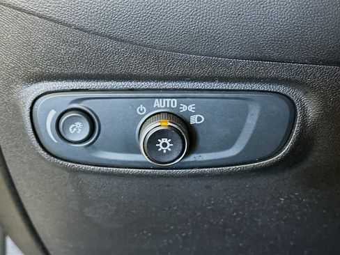 Used 2024 Chevrolet Equinox LT FWD image 17