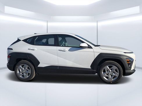 New 2026 Hyundai Kona SE FWD image 2