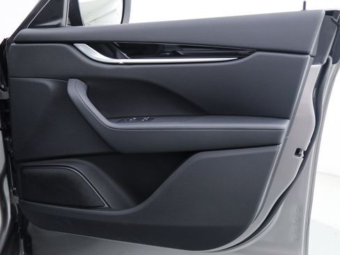 Certified 2022 Maserati Levante GT AWD/4WD image 11