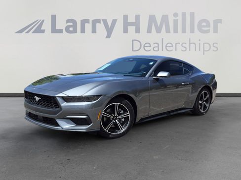 Used 2025 Ford Mustang Coupe RWD image 25