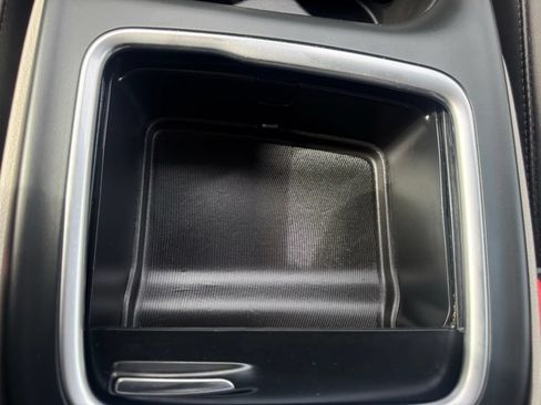 Used 2023 Chrysler Pacifica Touring-L FWD image 32