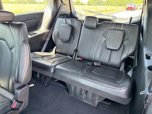 Used 2025 Chrysler Pacifica Select FWD image 22