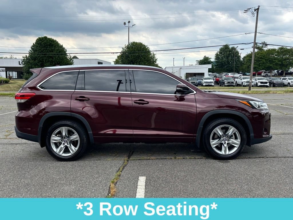 Used 2019 Toyota Highlander Limited w/ Carpet Mat Package (TMS) AWD/4WD image 11
