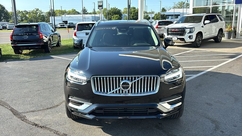 Certified 2025 Volvo XC90 T8 Plus AWD/4WD image 5
