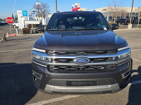 Used 2024 Ford Expedition Limited image 4
