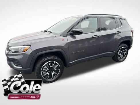 Used 2024 Jeep Compass Trailhawk w/ Trailhawk Elite Group image 1