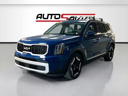 Used 2023 Kia Telluride S w/ S Sunroof Package AWD/4WD image 3