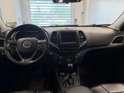 Used 2019 Jeep Cherokee Latitude Plus w/ Cold Weather Group AWD/4WD image 12