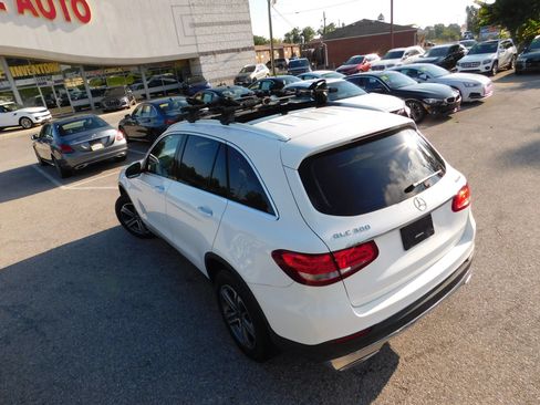 Used 2019 Mercedes-Benz GLC 300 4MATIC w/ Parking Assistance Package image 7