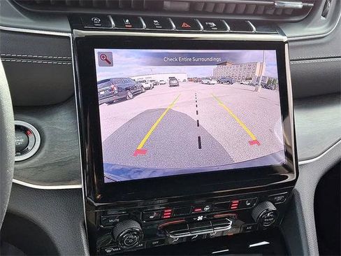 Certified 2025 Jeep Grand Cherokee Limited w/ Black Appearance Package image 18