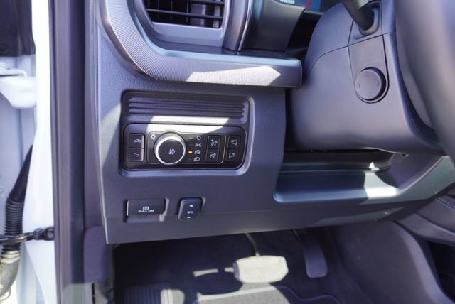 Used 2025 Ford F350 Platinum AWD/4WD image 30